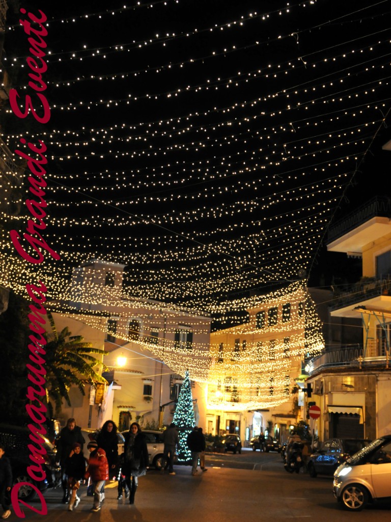 Tetto di luci in piazza