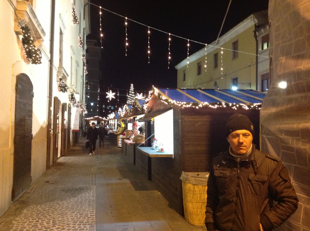 Allestimento mercatino con luci
